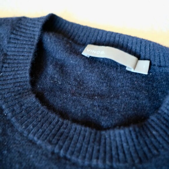 VINCE 100% Cashmere Cinched Side Navy Crew Neck Sweater - Picture 3 of 10